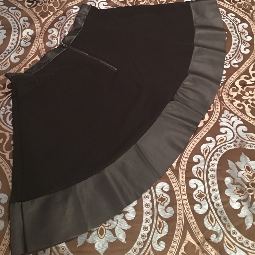 Skirt - Picture 2 of 2