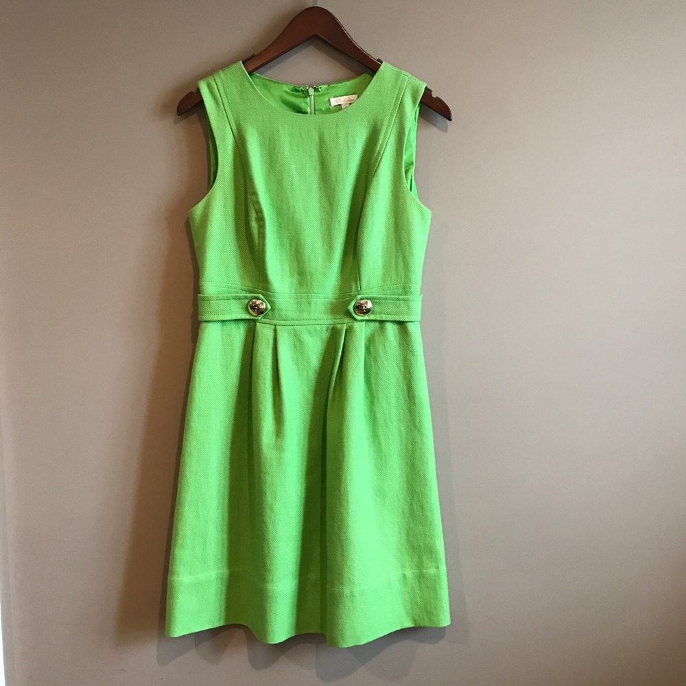 Classical bright dress with sold buttons
