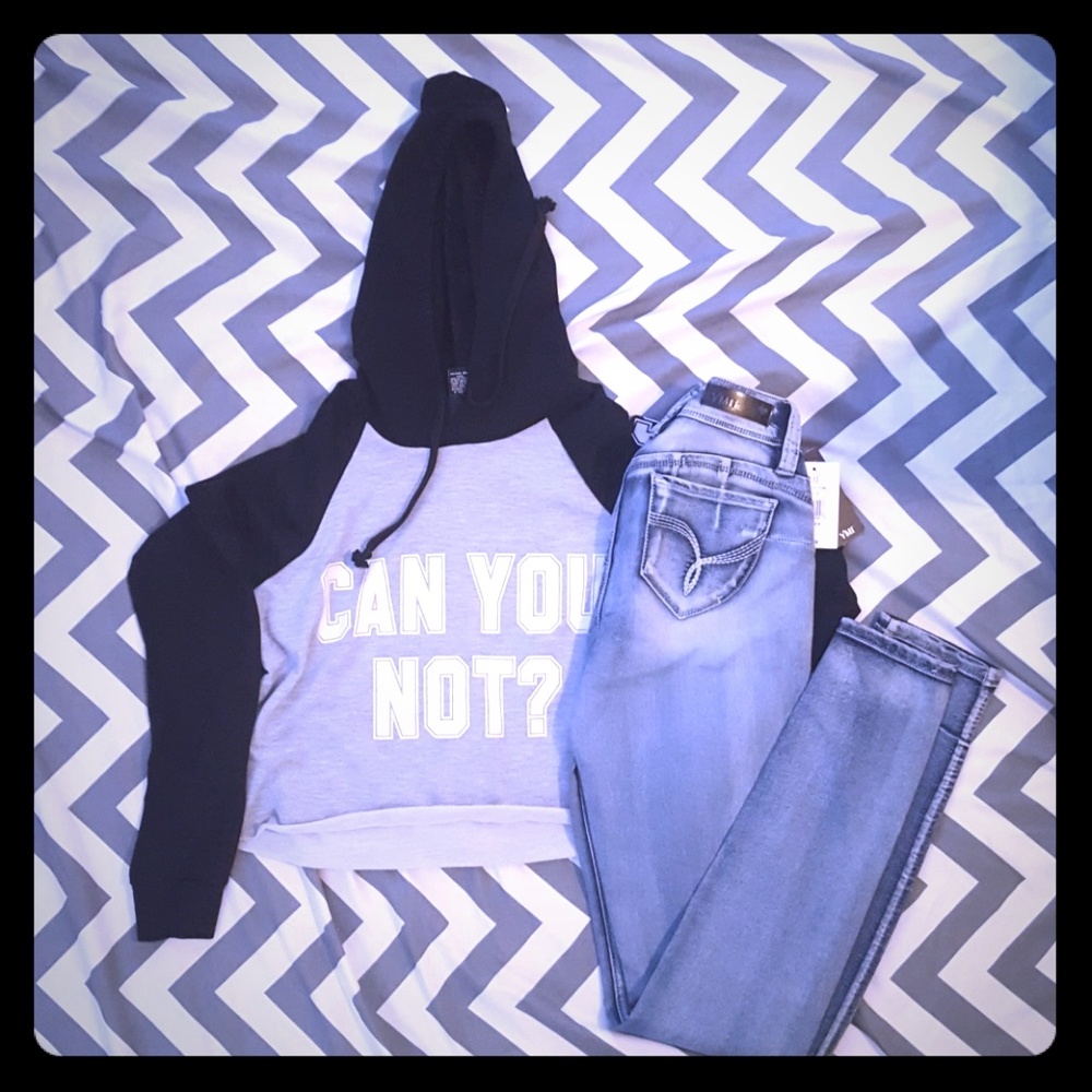 Crop hoodie and jeans outfit