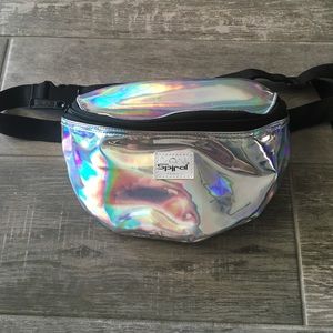 ✨NWOT✨ Hologram Fannypack