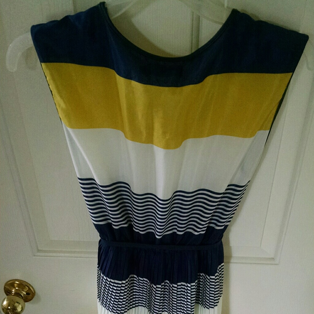 Last Chance CLOSET CLEAN-OUT: Cute Pleated Dress