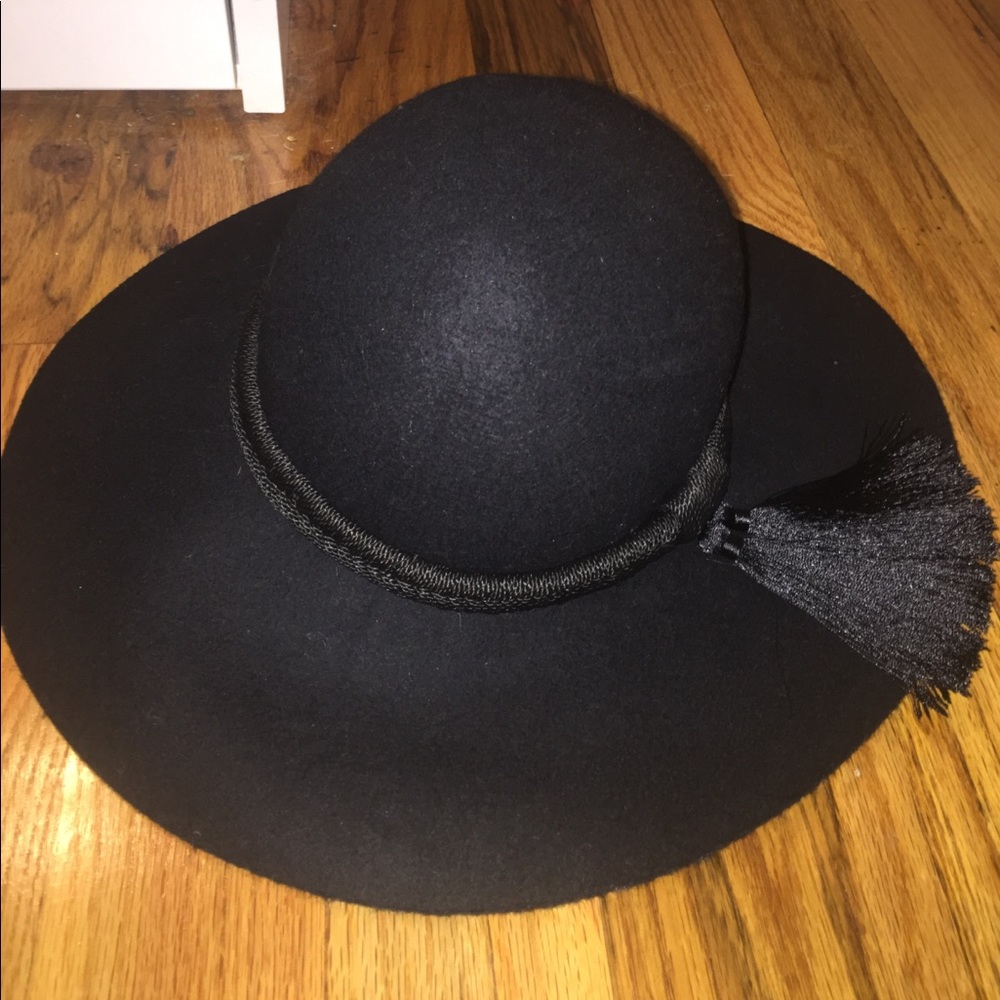 H&M black wide brimmed floppy hat