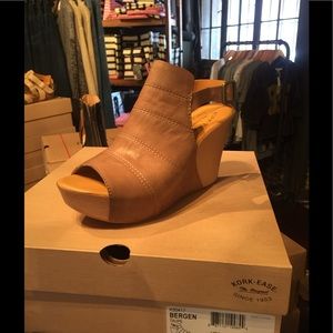 Brand new in box Kork-Ease Bergen Sz 7