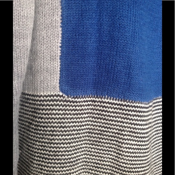 Beautiful color blocked sweater - Picture 5 of 9