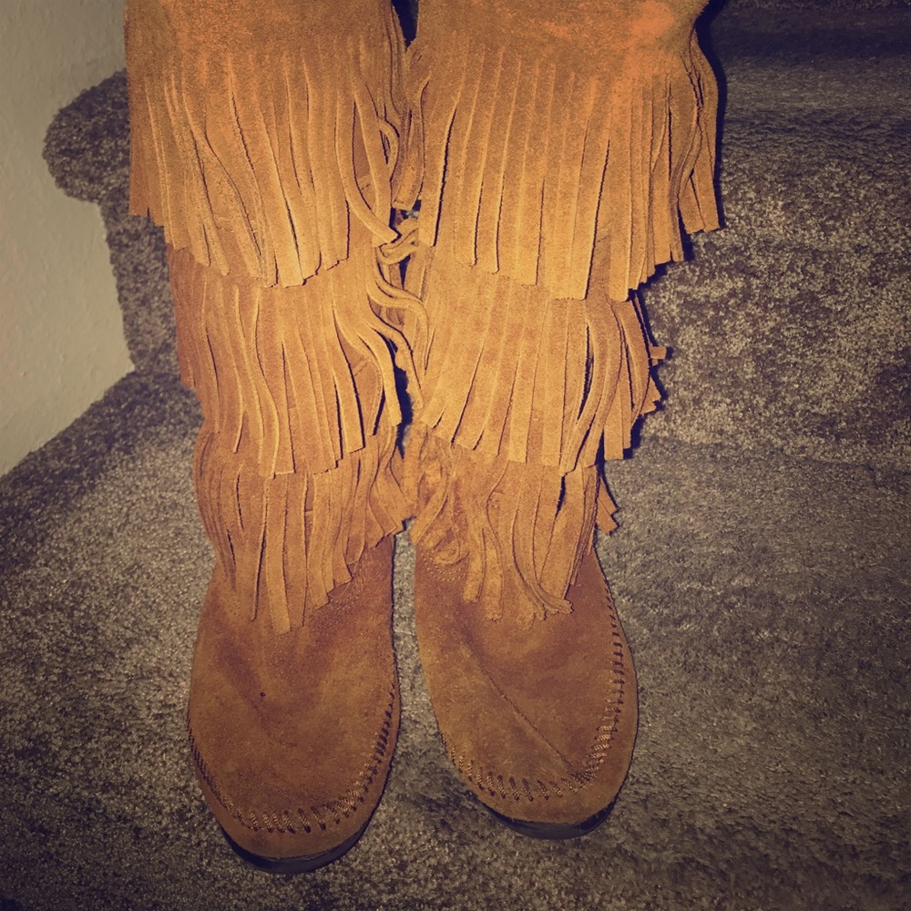 Suede fringed boots