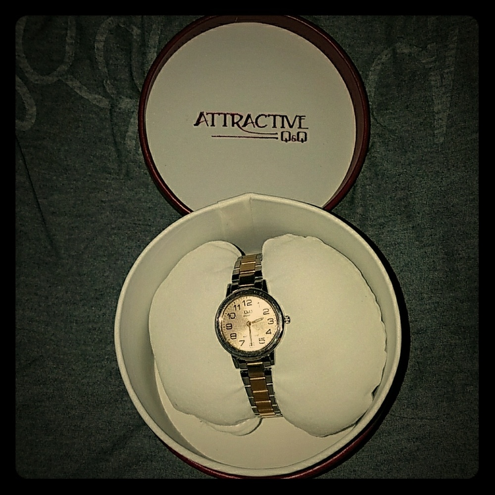 Q&Q Attractive stainless steel watch.