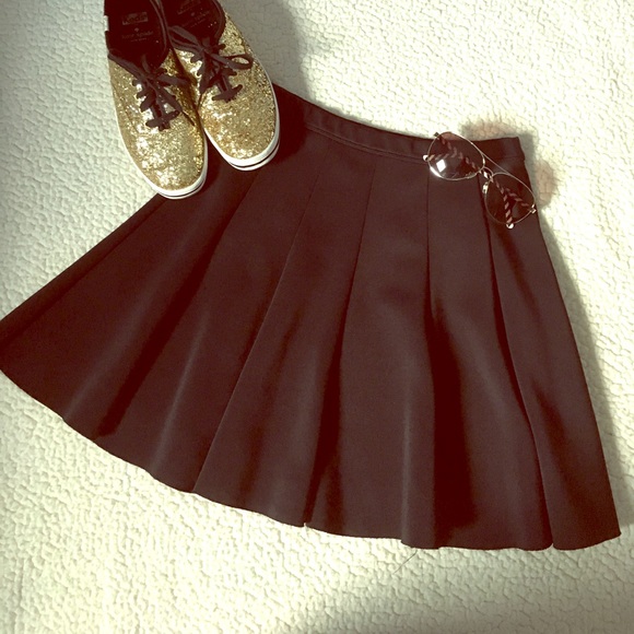 Abercrombie & Fitch Dresses & Skirts - 🆕 Black pleated skater skirt