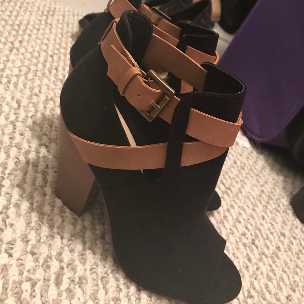 BRAND NEW NEVER WORN BOOTIES