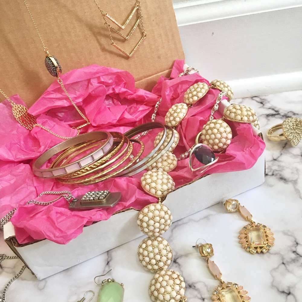 ✨MYSTERY ACCESSORIES BOX✨ - Picture 2 of 6