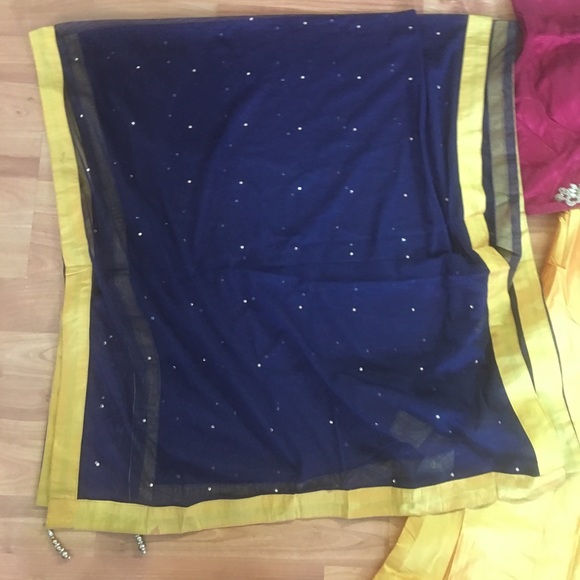 Chaniya Choli( croptop &Skirt) - Picture 3 of 7