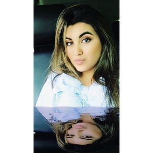 Meet your Posher, Gabriela