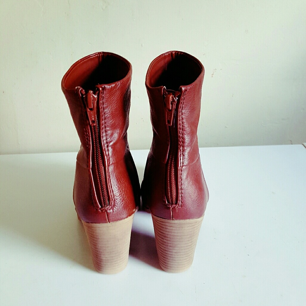 SO high heel brown boots. Size 7