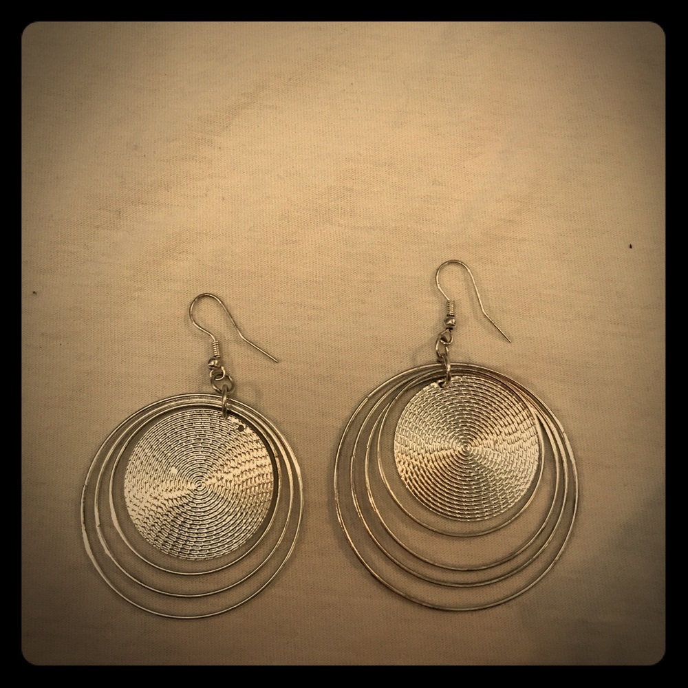 Silver disk earrings ⭐️⭐️