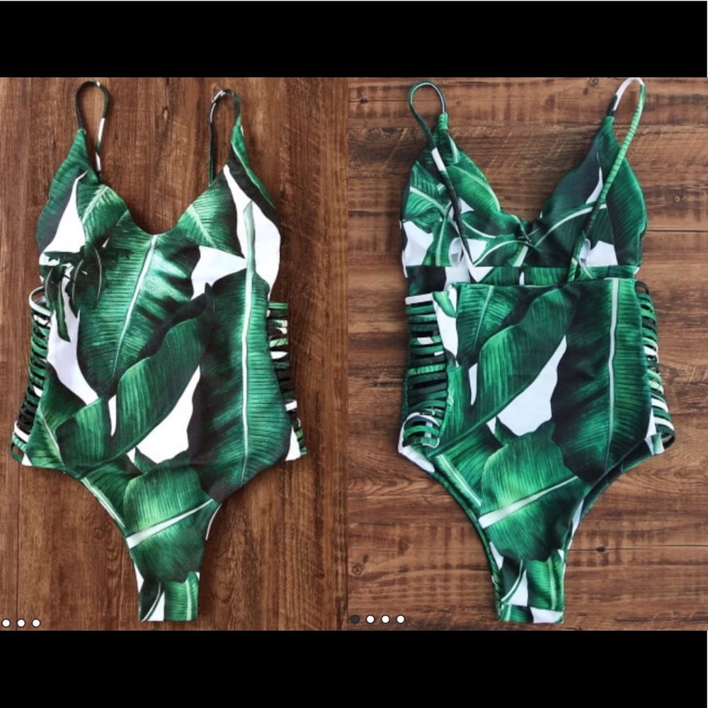 One piece printed swimsuit. SZ Small. Brand new