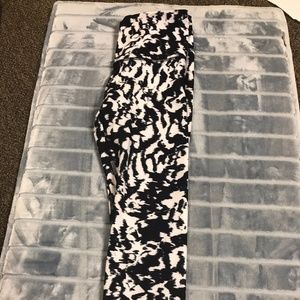 Black and white workout leggings
