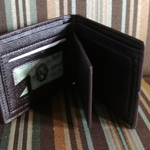 Brand New Wallet - Picture 2 of 3