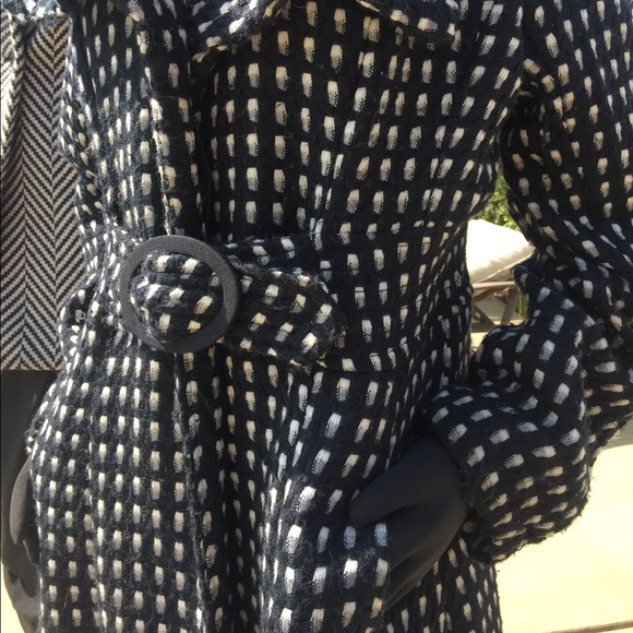 Black & cream belted coat sz Jrs XL 8 10 M misses - Picture 3 of 6