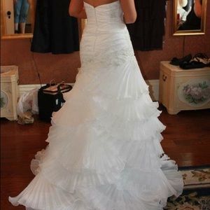 LIKE NEW WEDDING DRESS. SIZE 10
