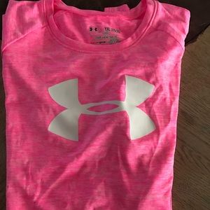 Never worn hot pink under armor short sleeve shirt