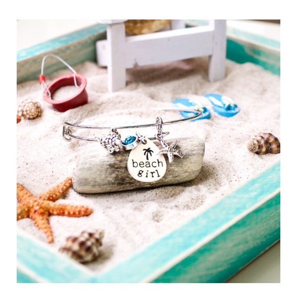 "BEACH GIRL" 🏝 SILVER CHARM BRACELET One Size - Picture 2 of 3