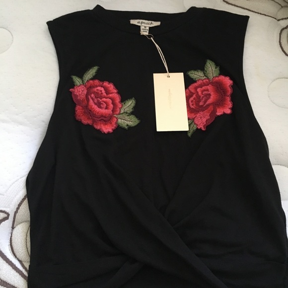 Brand new crop tank size small - Picture 2 of 4