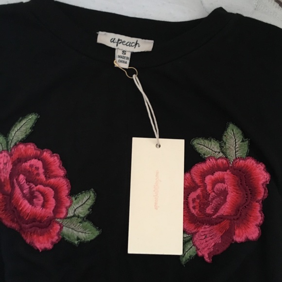 Brand new crop tank size small - Picture 3 of 4