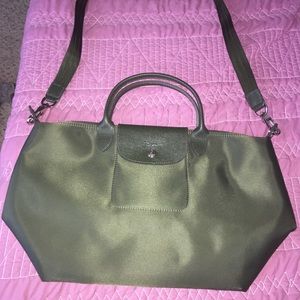 Longchamp crossbody neo medium in olive green.