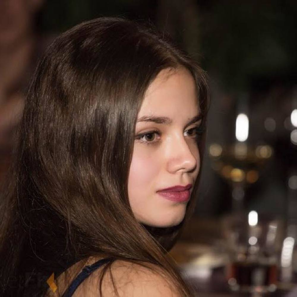 Meet your Posher, Yana