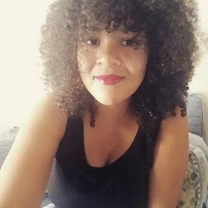 Meet your Posher, Elicia