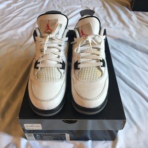 Air Jordan 4 Retro Cement Grey