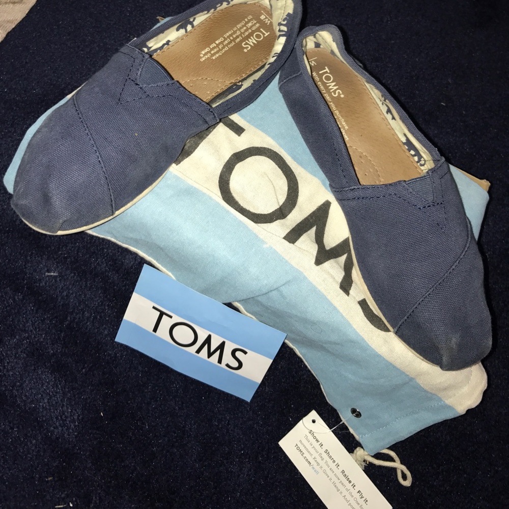 Shoes- TOMS