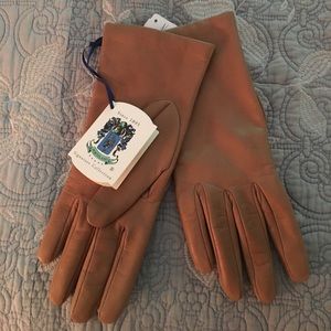 Leather gloves