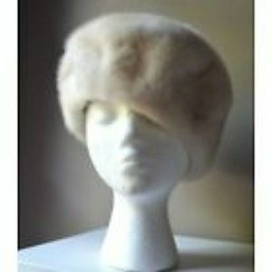 **ClosetClearout**Rare White Mink fur and satin