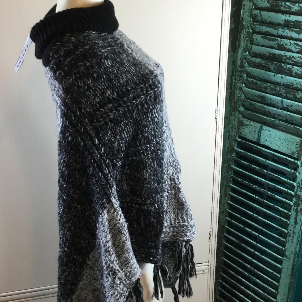 NWT Do Everything in Love Poncho - Picture 4 of 7