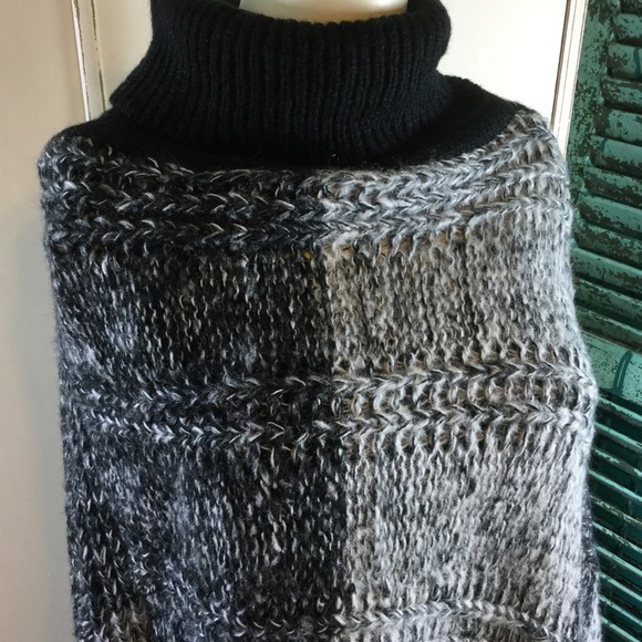 NWT Do Everything in Love Poncho - Picture 3 of 7