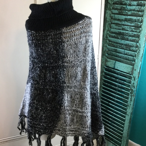 NWT Do Everything in Love Poncho - Picture 5 of 7