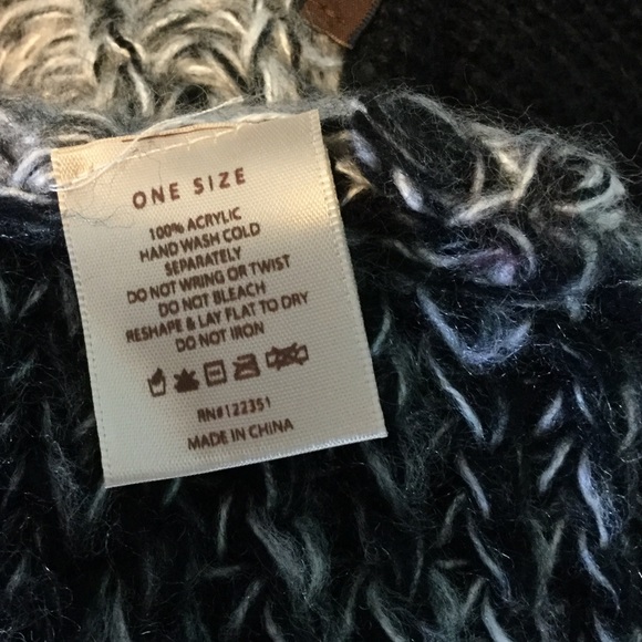 NWT Do Everything in Love Poncho - Picture 7 of 7