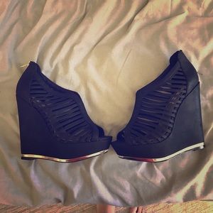 Steven madden wedges black and gold