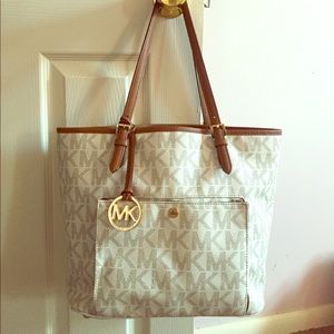 Michael Kors Jet Set Tote