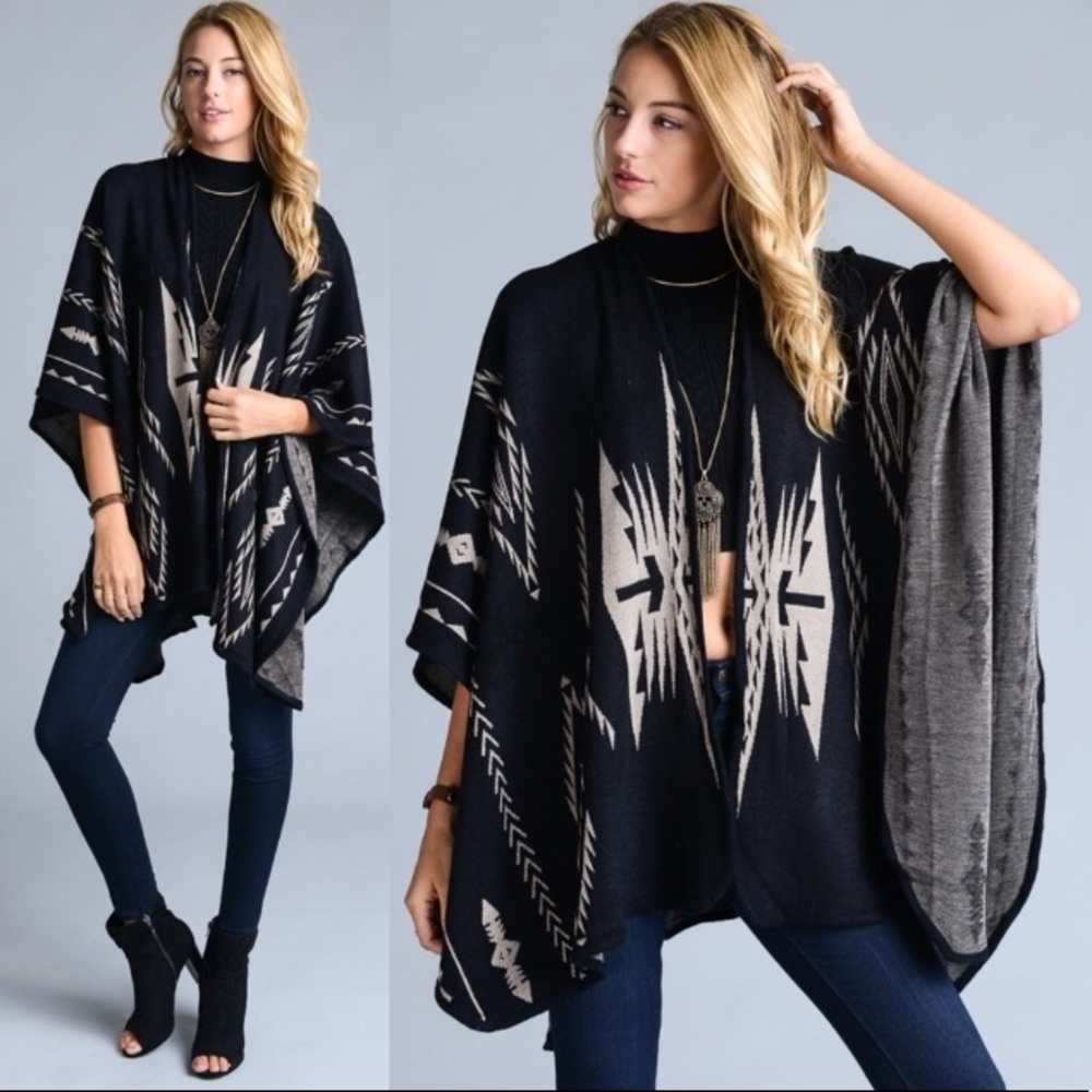 SOLD! Poncho in black & cream