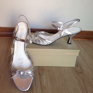 Naturalizer Silver Strappy Sandals Size 10M