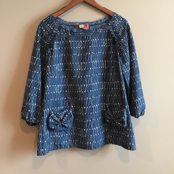 Flattering blue and white top - Picture 1 of 4