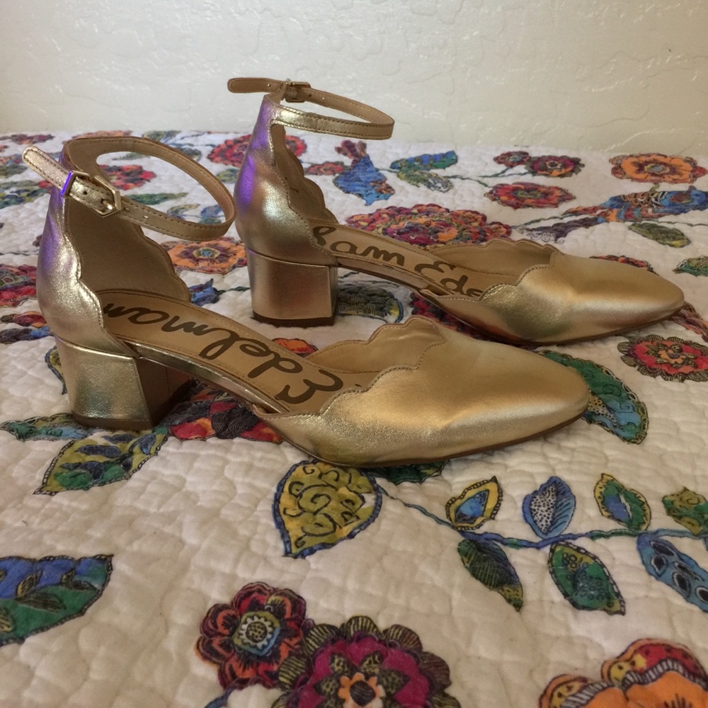 GOLD SAM EDELMAN PUMPS