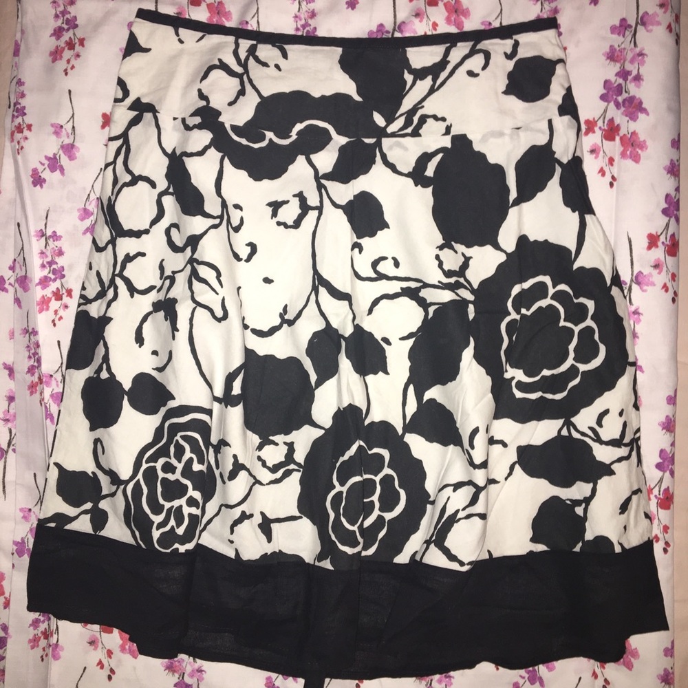 Forever 21 Skirt 100% cotton. Size Small
