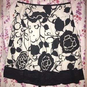 Forever 21 Skirt 100% cotton. Size Small