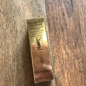 YVES SAINT LAURET "Rouge Pur Couture"