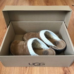 Women's UGG Gael Clogg Chestnut Color. Size 8