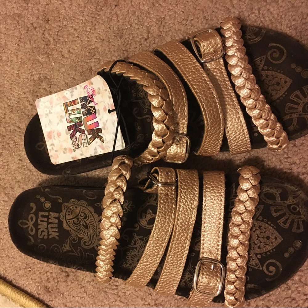 Muk Luk sandals size 8