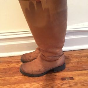 Ugg Tan Snow Boots 7/38