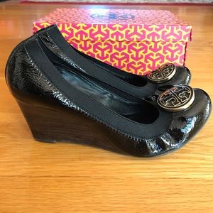 Tory Burch Caroline Wedge, Size 8.5